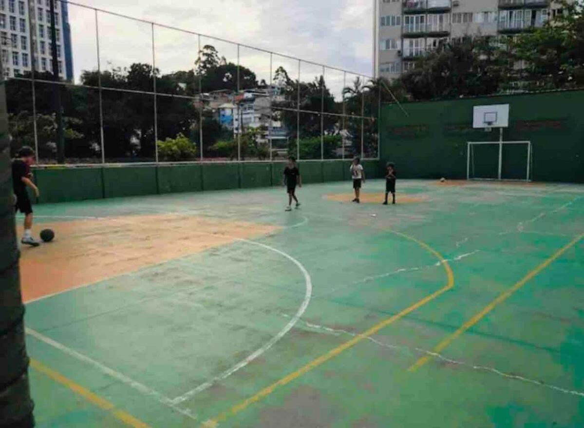 Casais Proximo A Roda Gigante Com Uma Vaga De Garagem * Balneario Camboriu