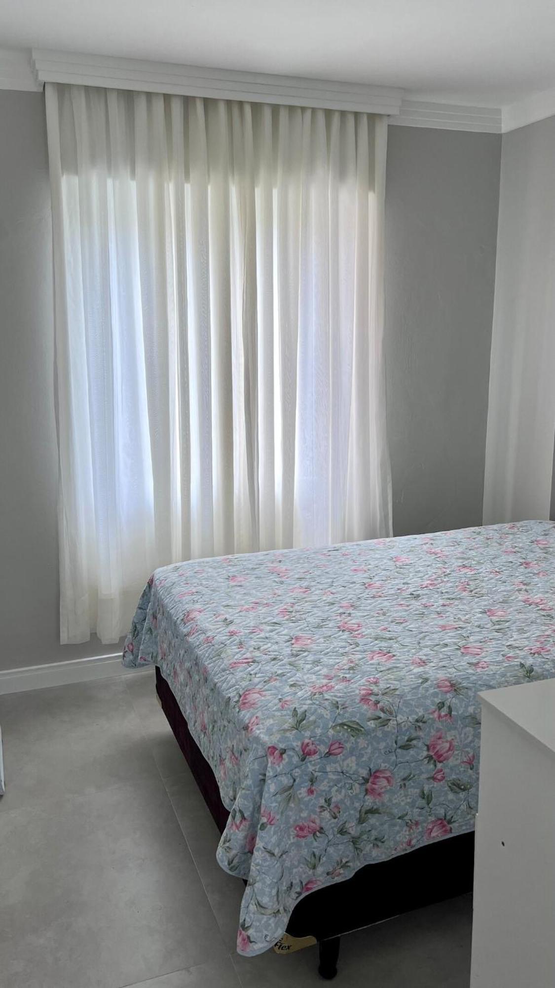 Casais Proximo A Roda Gigante Com Uma Vaga De Garagem Apartamento